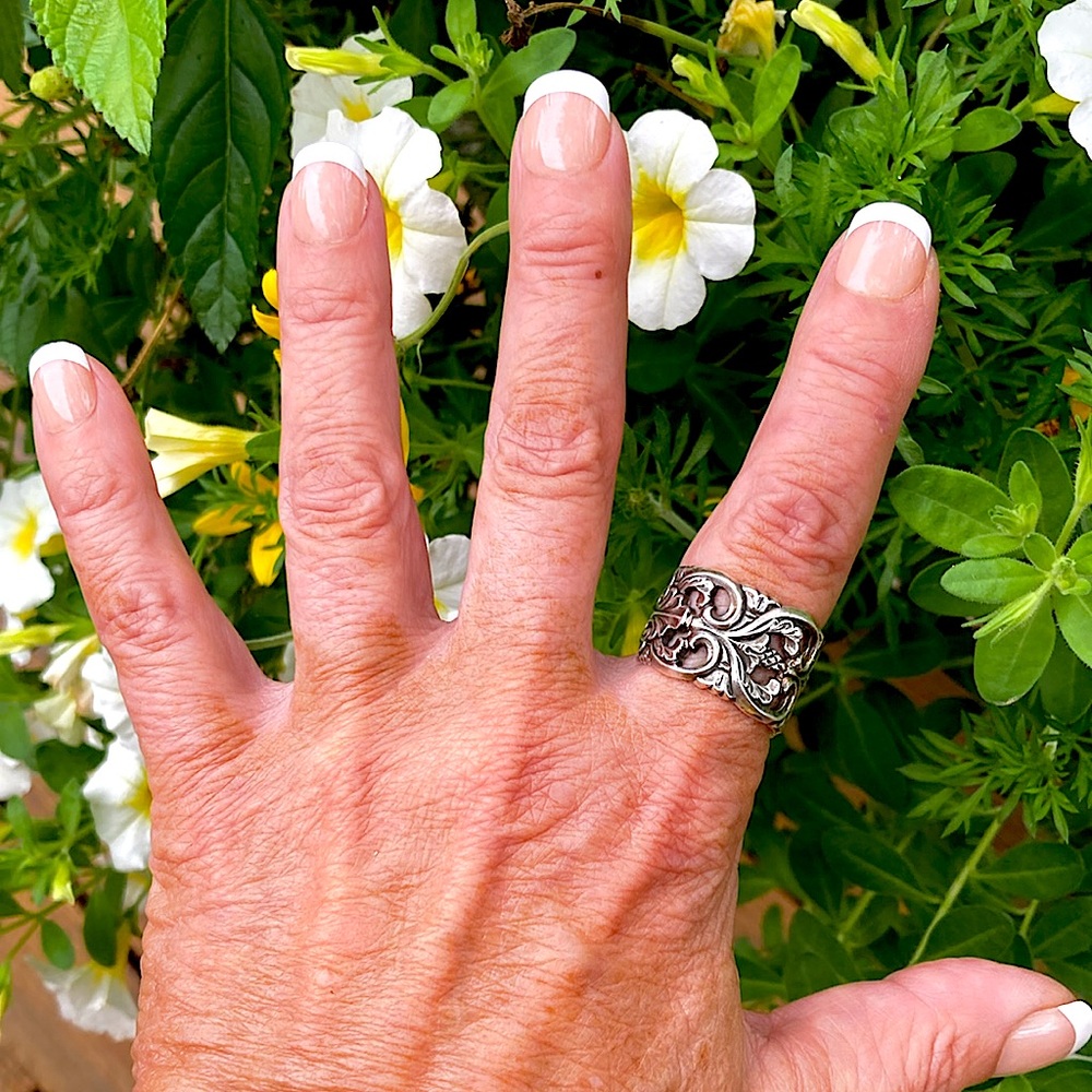 Ring, size 9